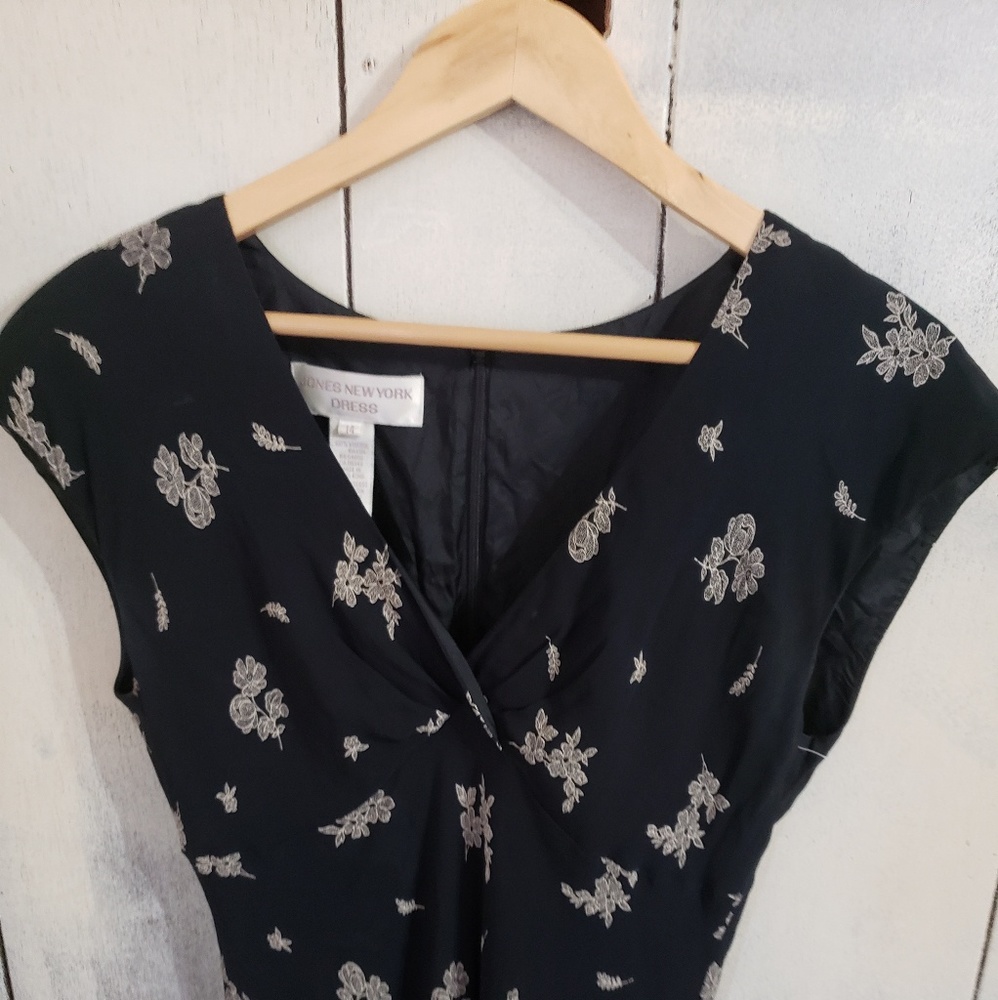 Jones New York Jersey dress. Vintage look.